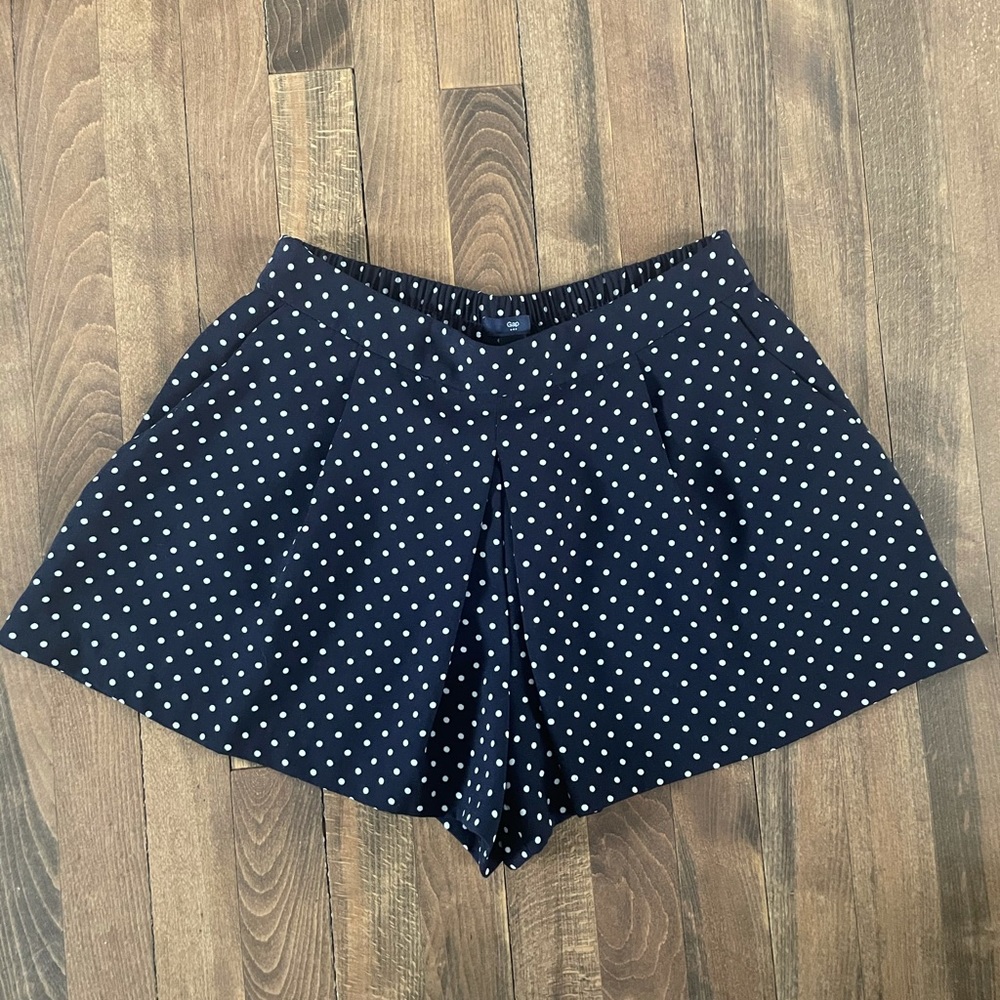 GAP pleated shorts